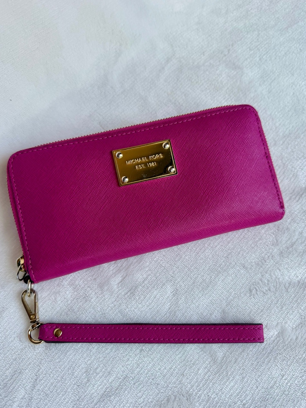 Michael Kors Jet Set Continental Saffiano Leather Zip Wristlet Wallet Fuschia